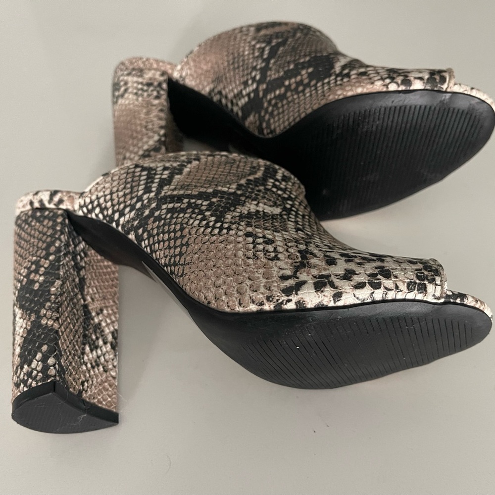 Stylish Snakeskin Pattern Open Toe High Heels Siz… - image 2